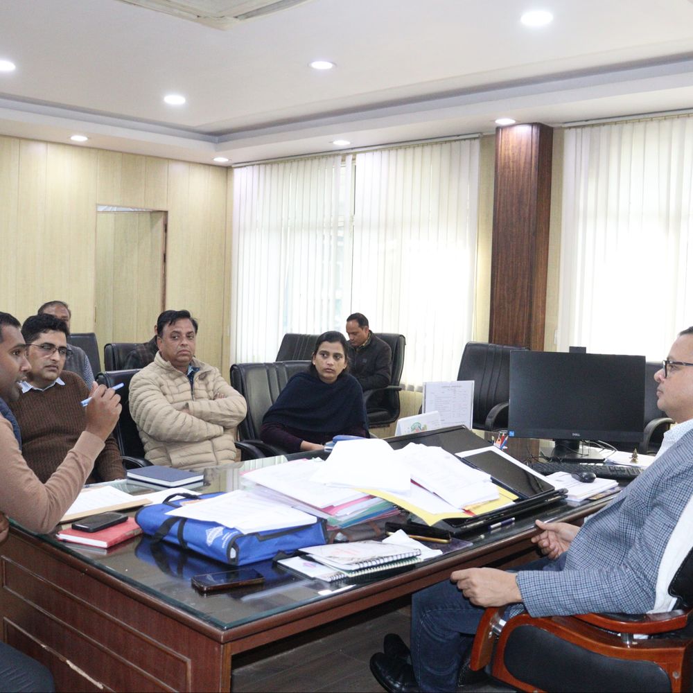 रामपुर में जनगणना-2027 को लेकर बैठक:डिजिटल मोड की तैयारी, मुख्य विकास अधिकारी ने हाउस लिस्टिंग और प्रशिक्षण पर दिए निर्देश