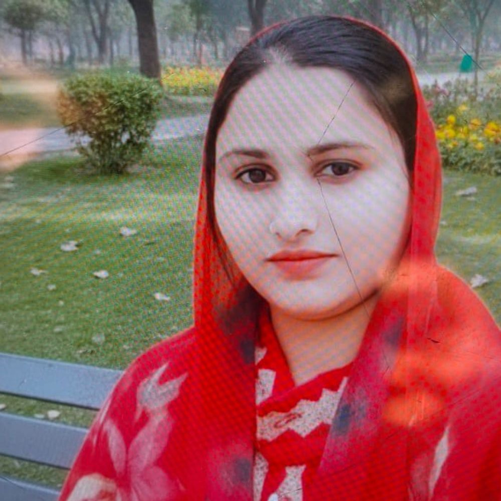 शामली में विवाहिता की चारपाई पर पड़ी मिली बॉडी:परिजनों ने जंगला तोड़कर देखा, गले पर चोट निशान; पुलिस की जांच शुरू