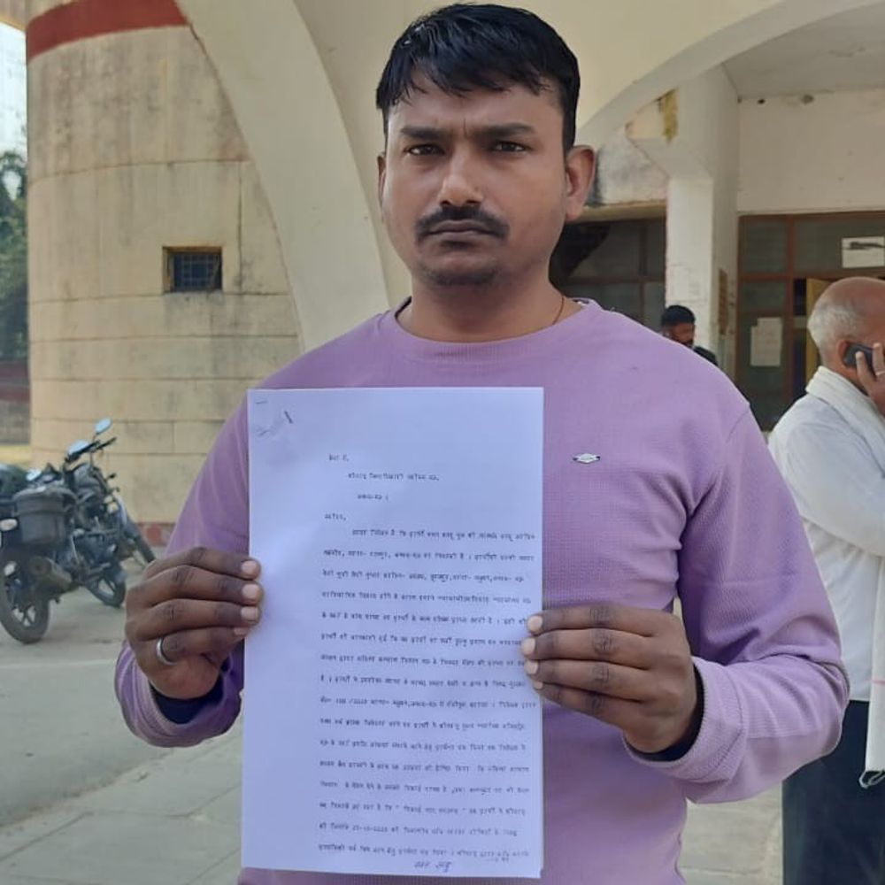 पति को मृत दिखाकर पत्नी ले रही थी विधवा पेंशन:डीएम से शिकायत पर रुपए की रिकवरी हुई, अब महिला कल्याण विभाग पर एक्शन की मांग