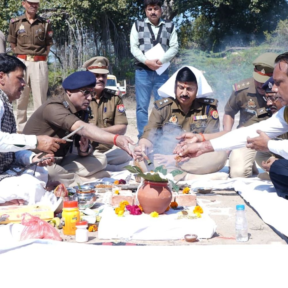 इटावा में साइबर थाना बनेगा, एसएसपी ने भूमि पूजन किया:3 करोड़ 53 लाख की लागत से फरवरी 2027 तक पूरा होगा काम