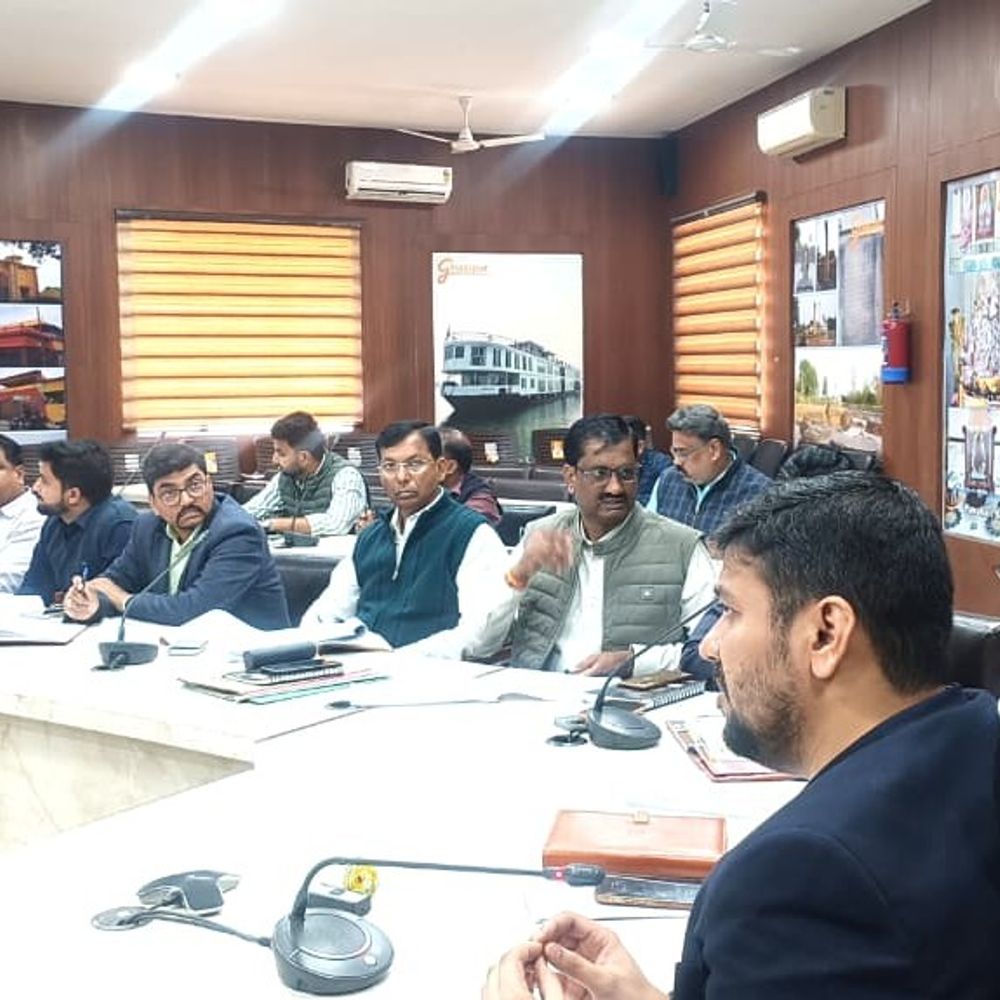 गाजीपुर में सड़क सुरक्षा पर सख्ती:हाईवे पर ई-रिक्शा प्रतिबंध, अवैध कट पर FIR के निर्देश