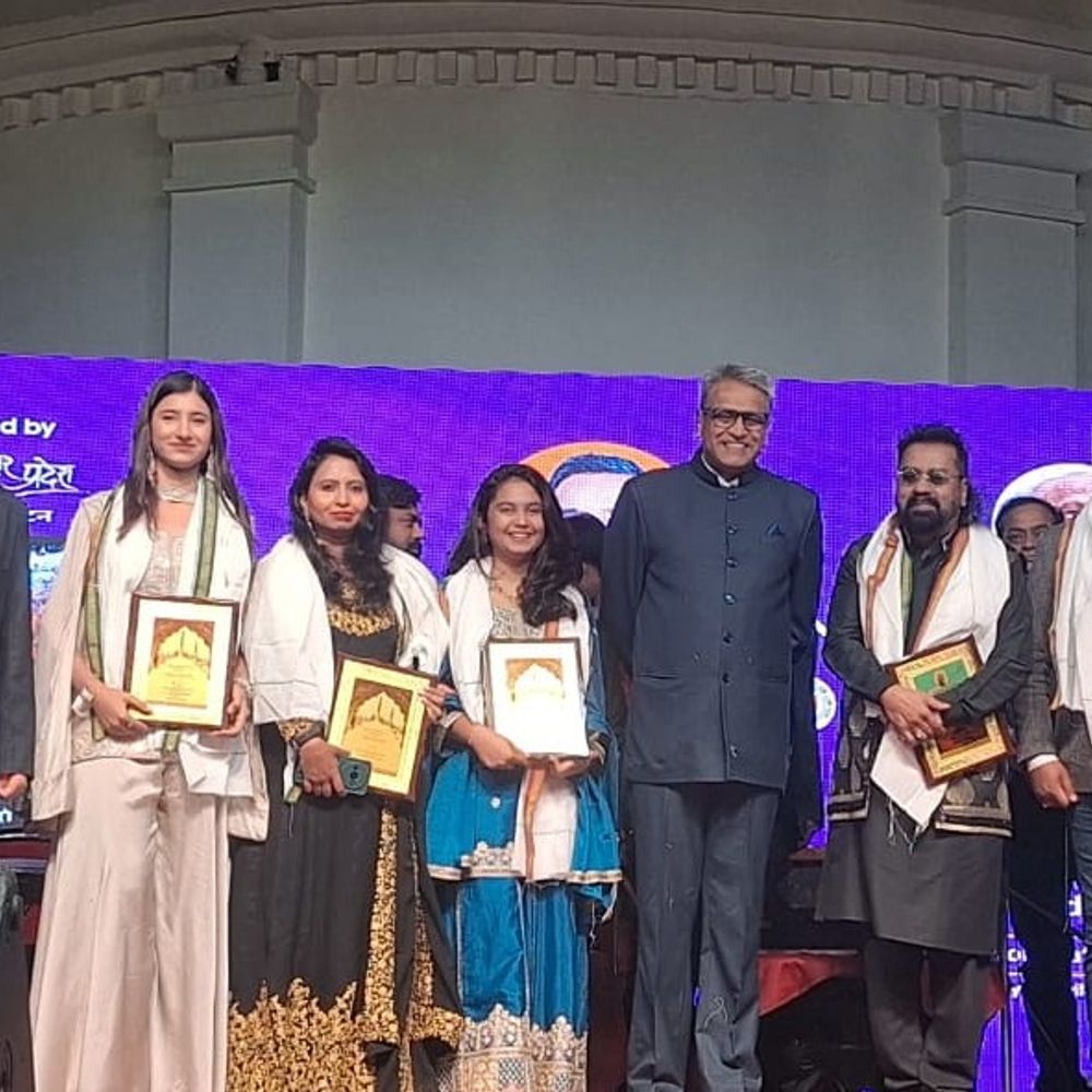 हरिहरन को नौशाद सम्मान से नवाजा गया:लखनऊ में 'रंग-ए-अवध' महफिल में सजी संगीत की शाम