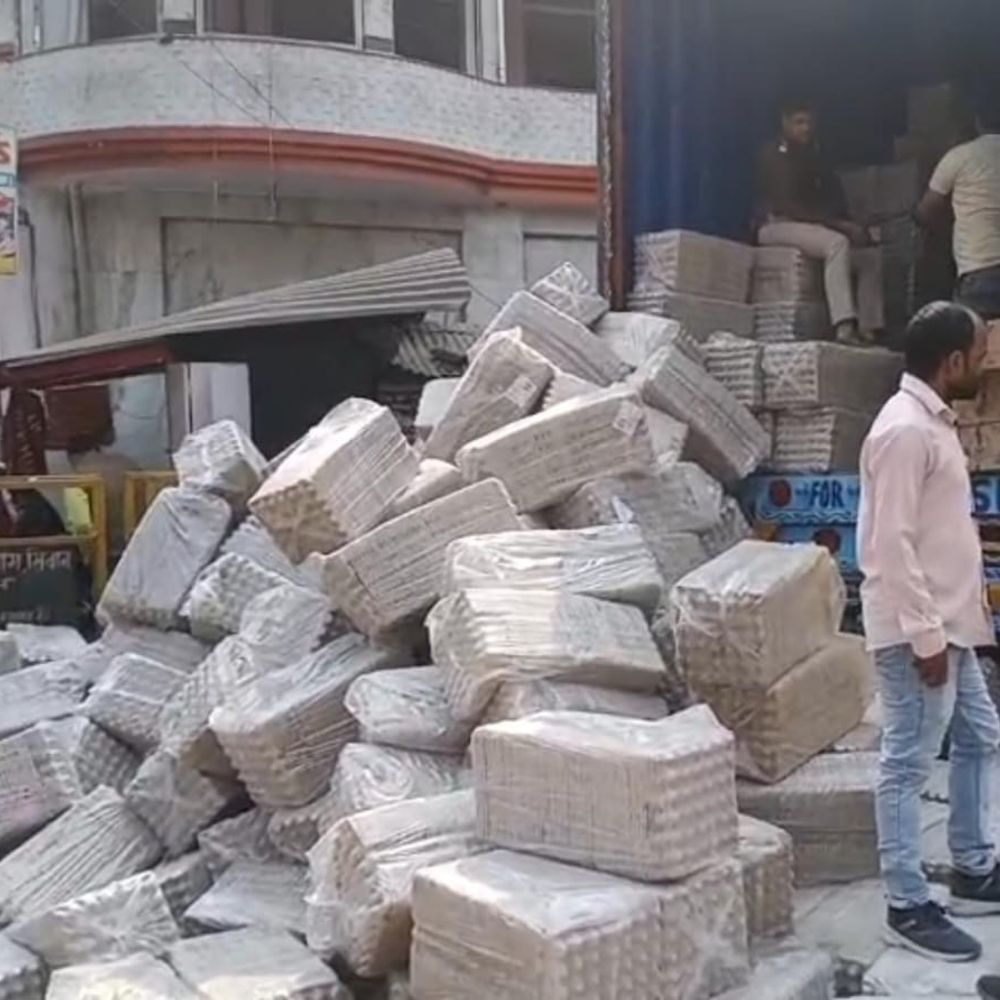 सीवान के गुठनी चेकपोस्ट पर 4295 लीटर शराब बरामद:कंटेनर से एक तस्कर गिरफ्तार, अंबाला से लाई जा रही थी खेप