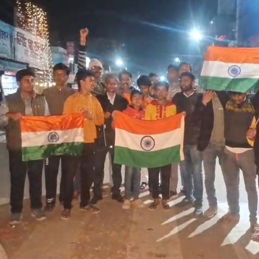 भारत-पाक मैच में टीम इंडिया की जीत:हरदोई में क्रिकेट प्रेमियों ने मनाया 'जश्न-ए-आजादी', आतिशबाजी और तिरंगा यात्रा