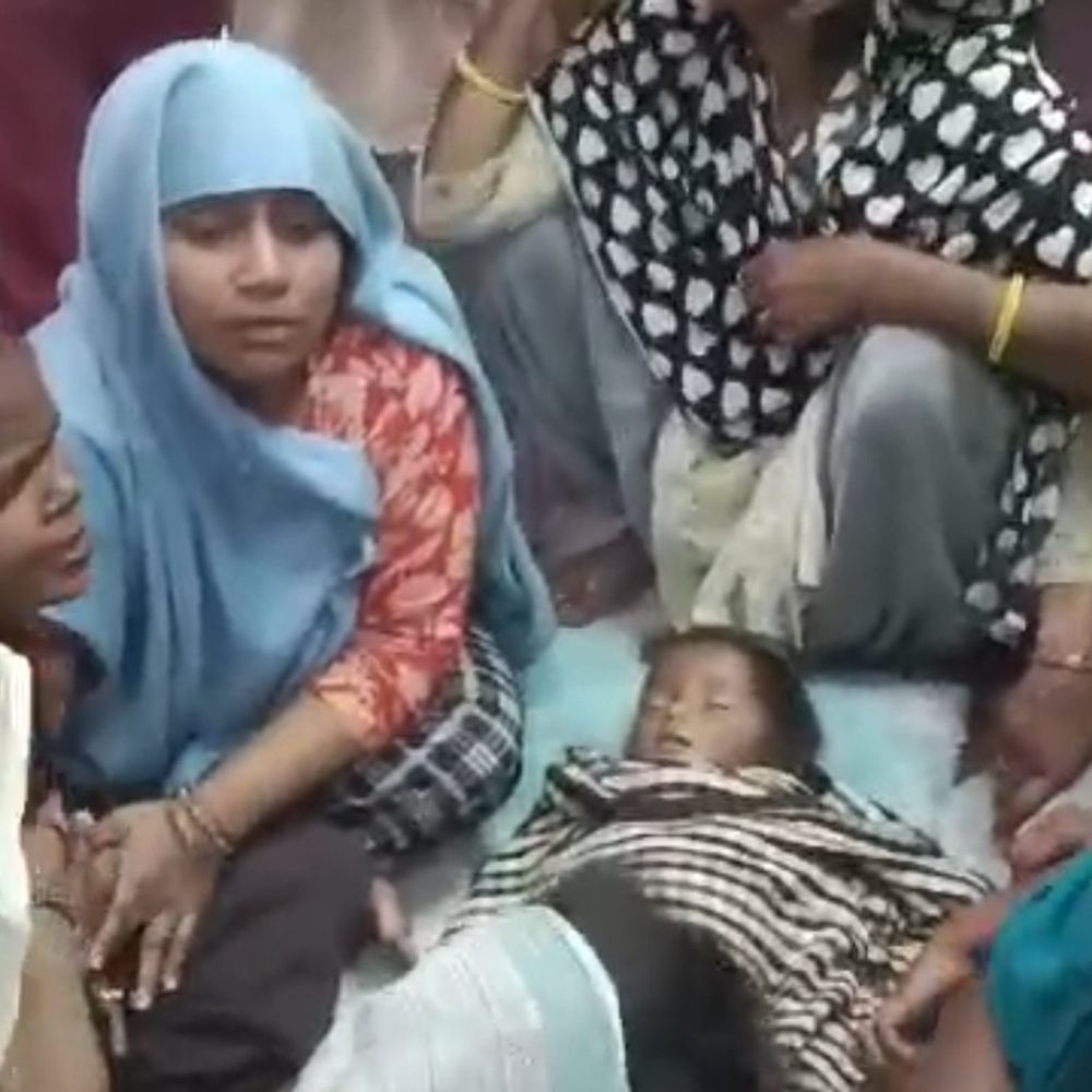 मासूम की पानी की बाल्टी में डूबने से मौत:कासगंज में घर की छत पर खेलते समय 20 लीटर की बाल्टी में गिरा