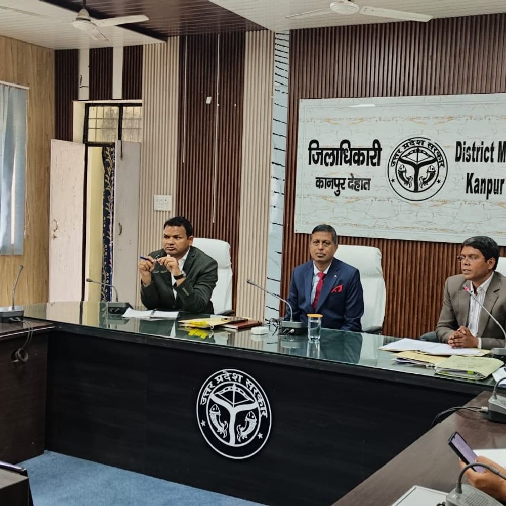 यूपी बोर्ड परीक्षा, कानपुर देहात में नकल पर नकेल:DM बोले- मोबाइल फोन सीलबंद बॉक्स में, फोटोकॉपी दुकानें बंद रहेंगी