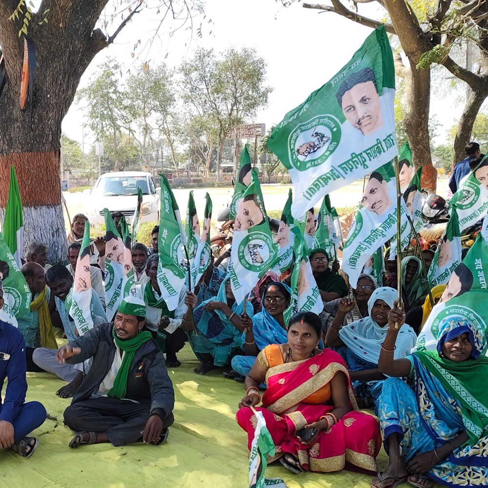 कौशांबी में किसान यूनियन का प्रदर्शन:मोदी-ट्रंप ट्रेड डील रद्द करने की मांग, जिलाधिकारी को सौंपा ज्ञापन