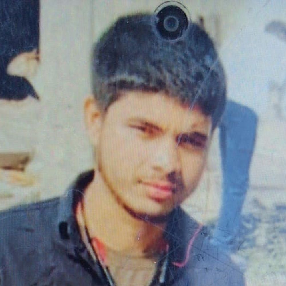 आगरा-लखनऊ एक्सप्रेसवे पर सड़क हादसा:हरदोई के युवक की अज्ञात वाहन की टक्कर से मौके पर मौत