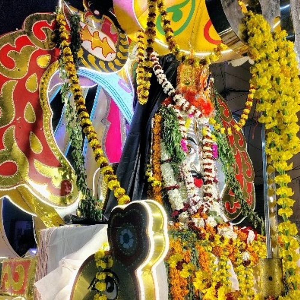 भदोही में महाशिवरात्रि पर निकली शिव बारात:डीजे पर थिरकते भक्त, भूत-पिशाच के प्रतिरूप भी हुए शामिल