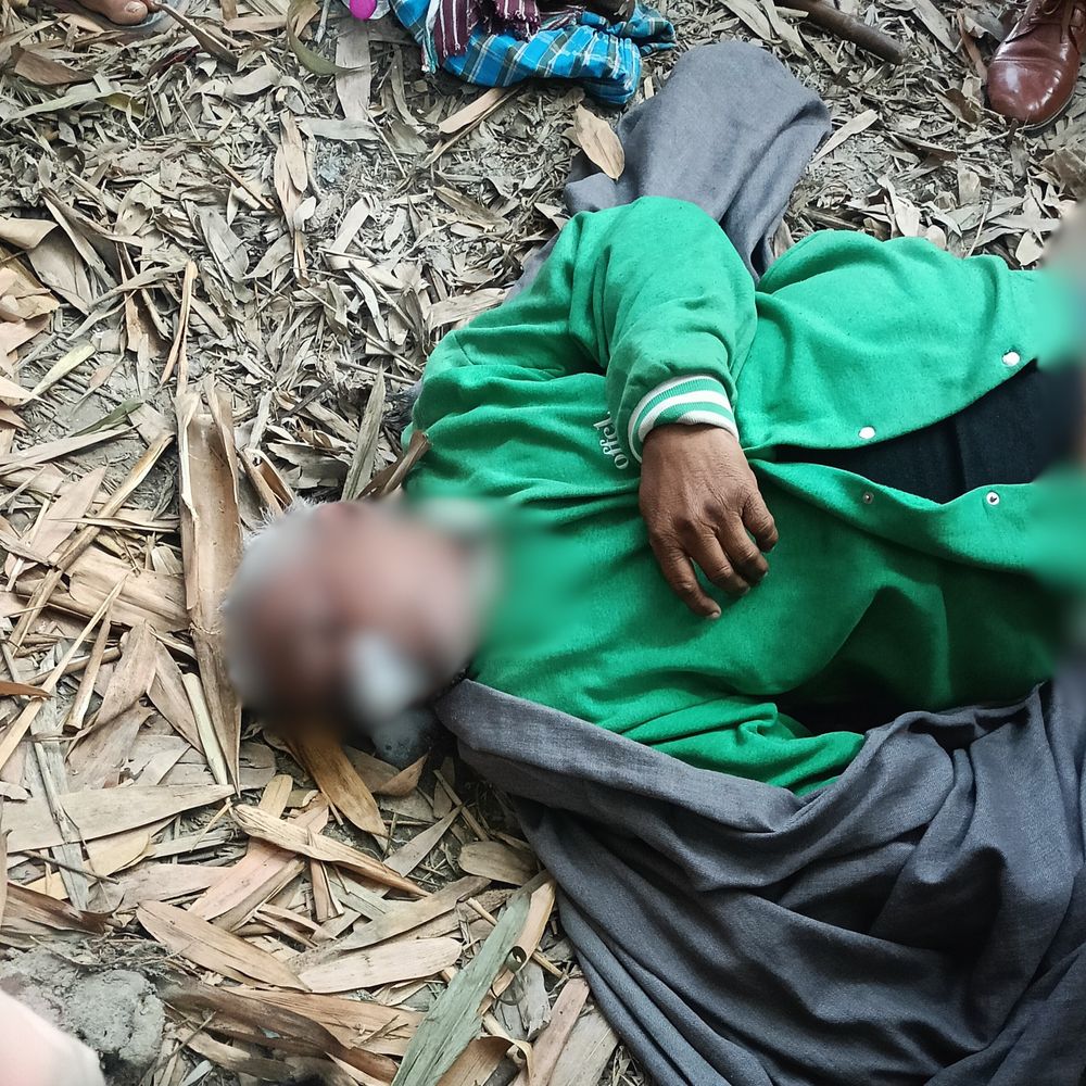 देवरिया में बुजुर्ग की संदिग्ध मौत:बंसवाड़ी में झाड़ियों में मिला शव, शौच के लिए निकले लोगों ने देखा