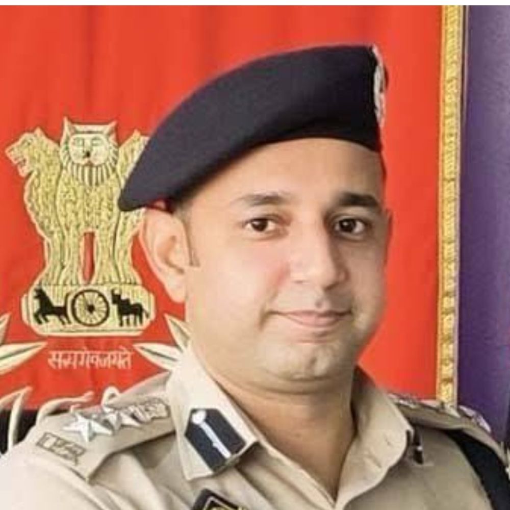 सिद्धार्थनगर एसपी ने पुलिसकर्मियों के कार्यक्षेत्र में किया फेरबदल:4 थानाध्यक्ष समेत 9 निरीक्षक-उप निरीक्षकों का तबादला