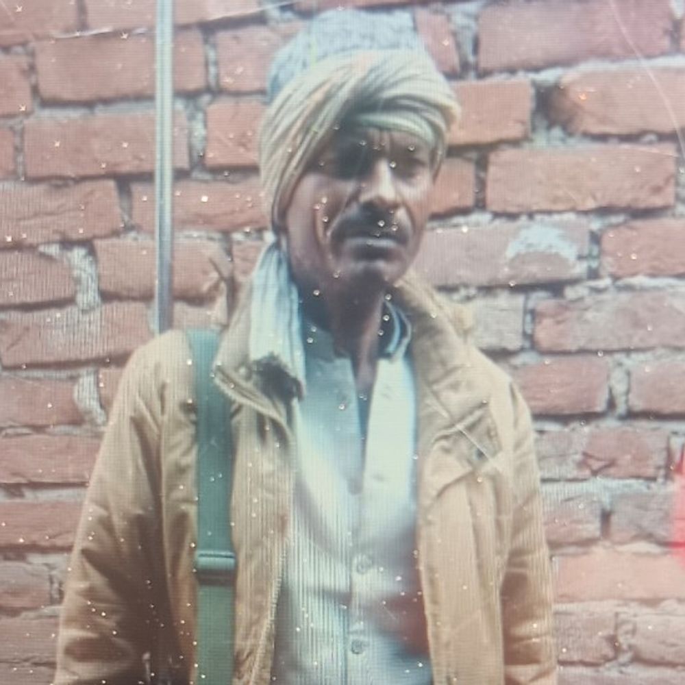 शाहजहांपुर में हैडरा की टक्कर से स्कूल गार्ड की मौत:ड्यूटी जाते समय हुआ हादसा, लाइसेंसी बंदूक भी टूटी