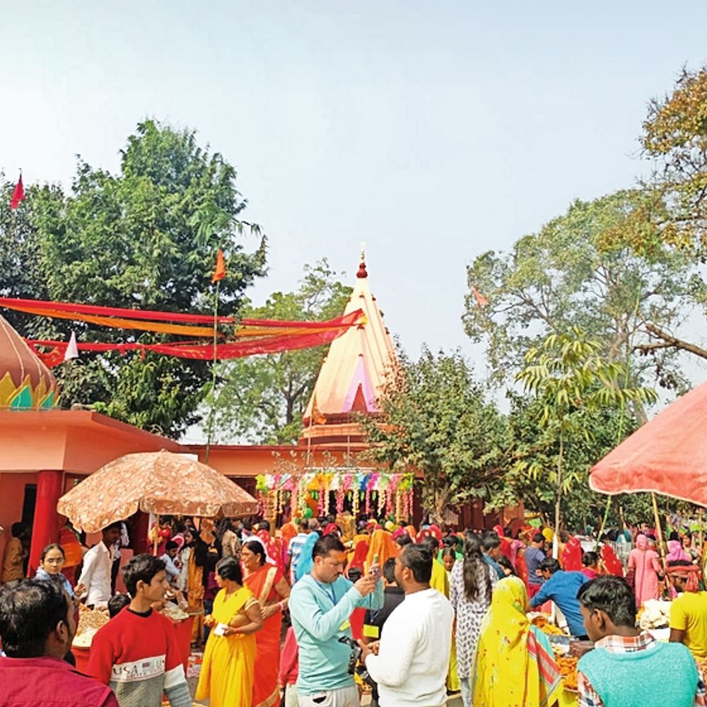 प्राचीन शिव मंदिरों में उमड़ी श्रद्धालुओं की भीड़