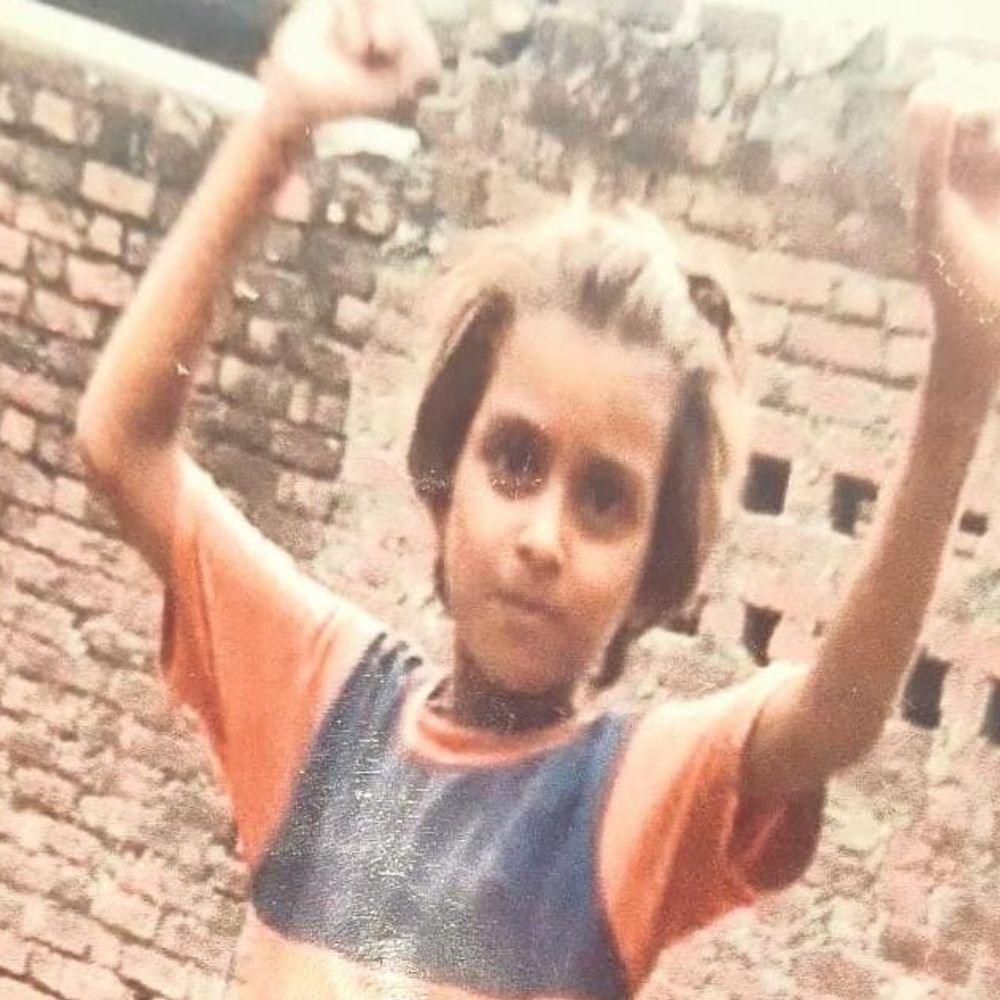 संभल में 160 घंटे बाद लापता बच्ची का शव मिला:मां-बाप के साथ जंगल से लौटते समय लापता हुई थी, तालाब के पानी में शरीर फूला