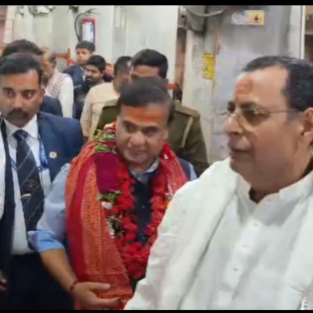 विंध्याचल धाम पहुंचे असम के मुख्यमंत्री ने किया दर्शन-पूजन:हिमंत बोले- राहुल गांधी मानसिक रोगी, कराएं इलाज; असम में 35% बांग्लादेशी घुसपैठिए