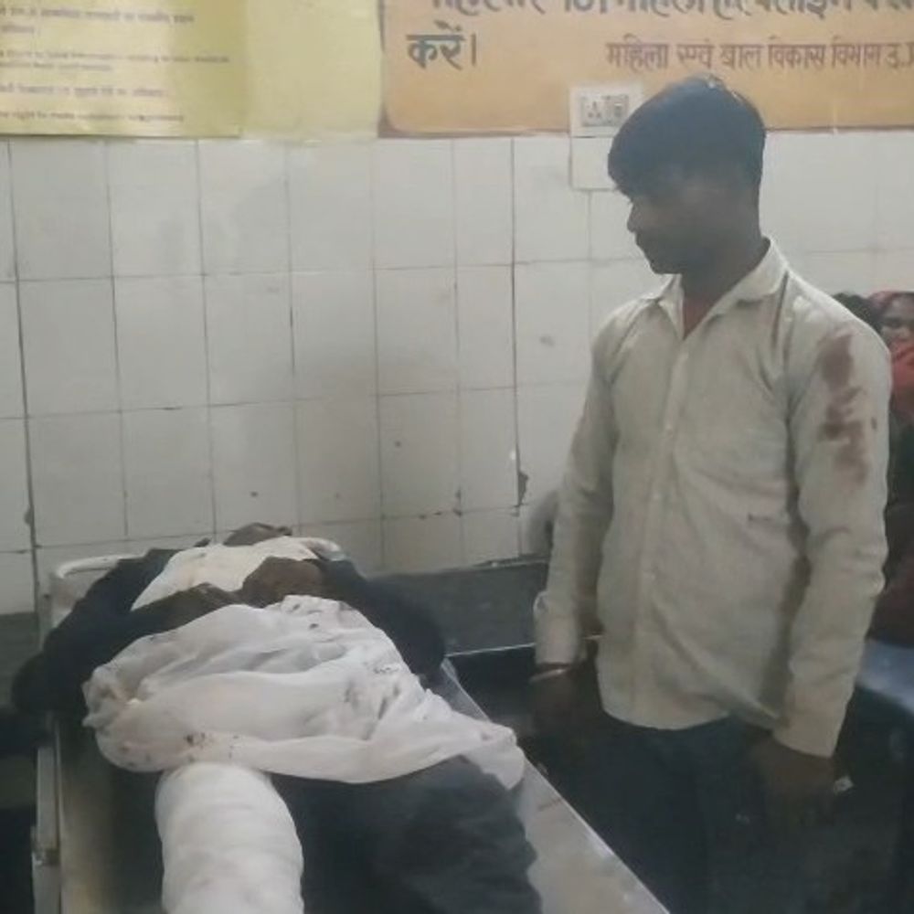 सीतापुर में ऑटो-बाइक टक्कर में पति की मौत, पत्नी घायल:बाराबंकी के रहने वाले थे, शादी से लौटते समय हादसा