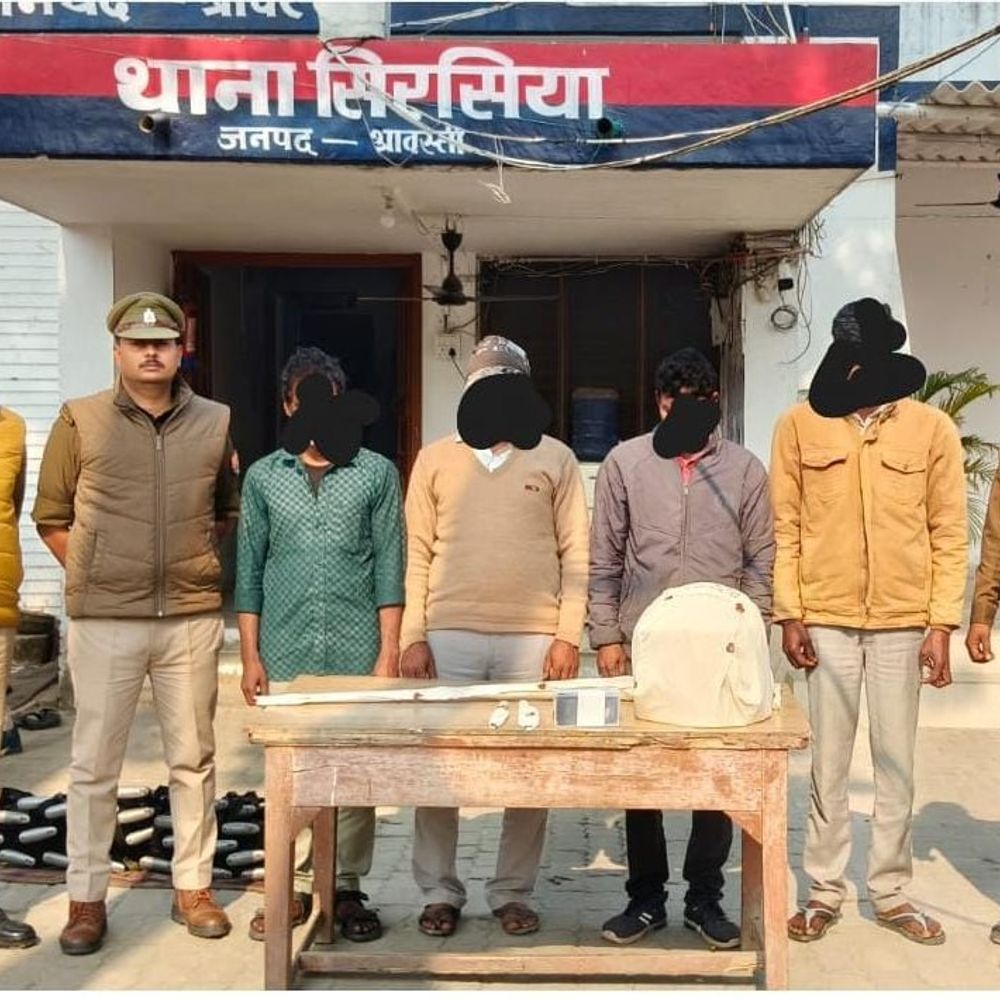श्रावस्ती में गोकशी कांड का खुलासा:छापेमारी में 4 आरोपी गिरफ्तार, हथियार और बाइक भी बरामद