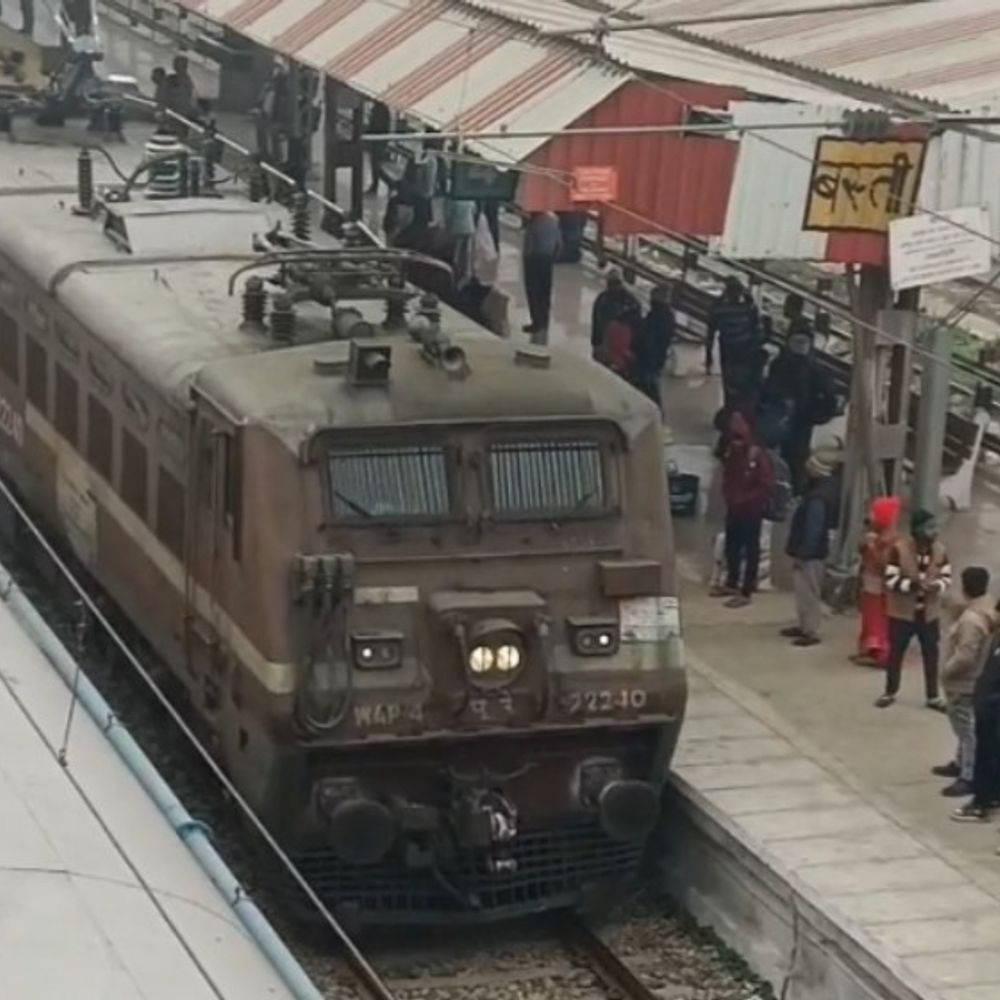 नई दिल्ली-सुपौल होली स्पेशल ट्रेन:बस्ती से होकर चलेगी, यात्रियों को 15 फेरों की सुविधा