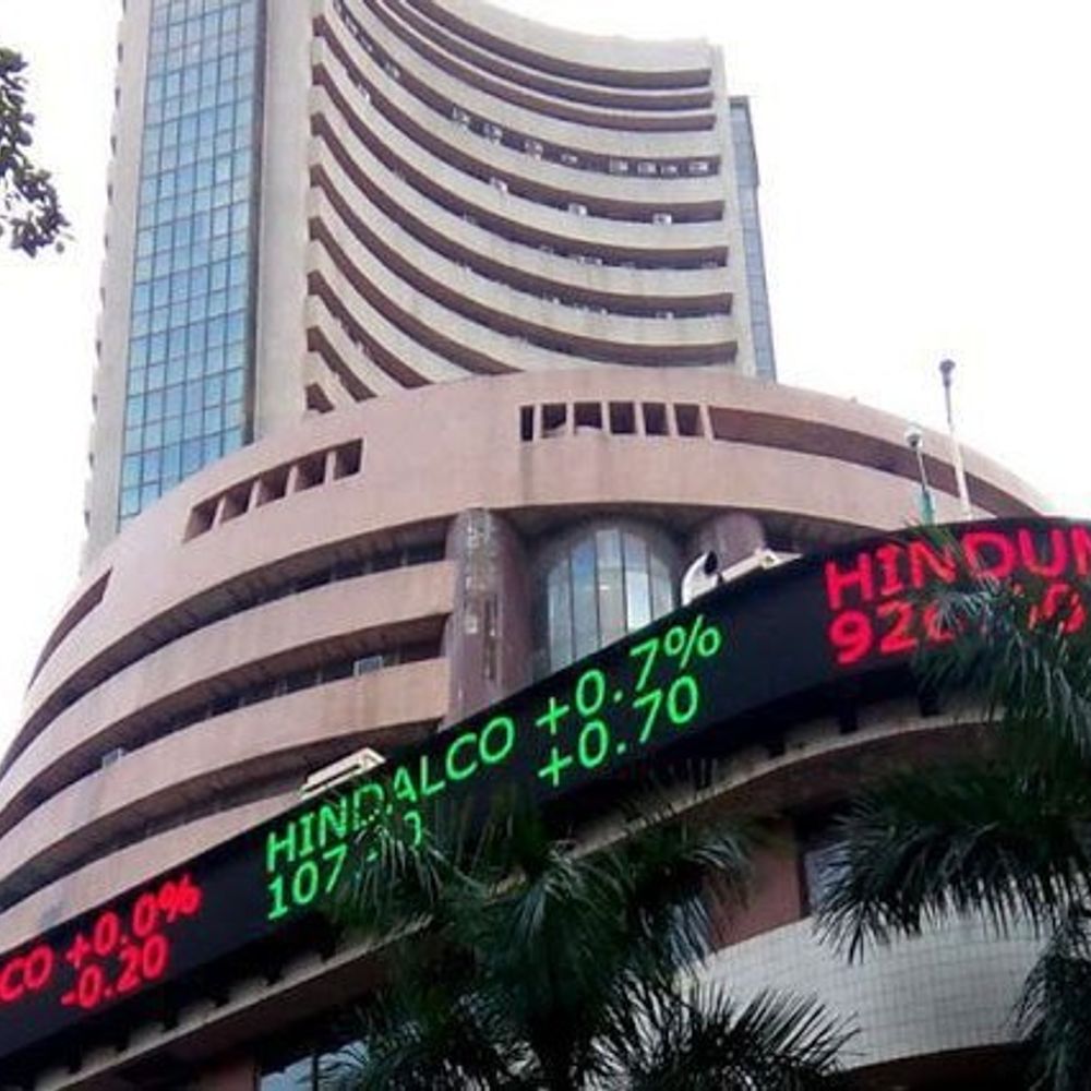 सेंसेक्स में 100 अंक की गिरावट:82,550 पर कोरोबार कर रहा, निफ्टी 20 अंक गिरा; मेटल और बैंकिंग शेयर्स में बिकवाली