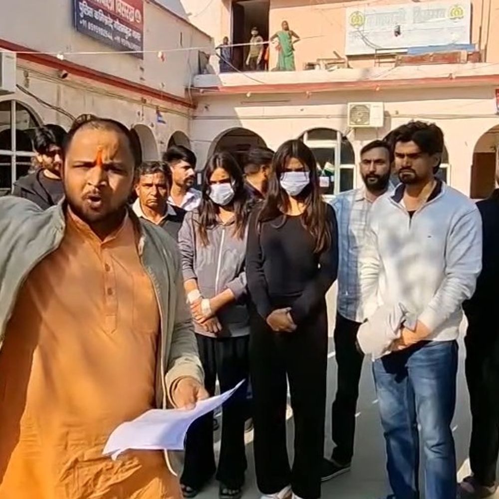 ग्रेटर नोएडा में युवक-युवतियों में मारपीट:दो आरोपी गिरफ्तार, हिंदू संगठन के हस्तक्षेप के बाद हुई कार्रवाई