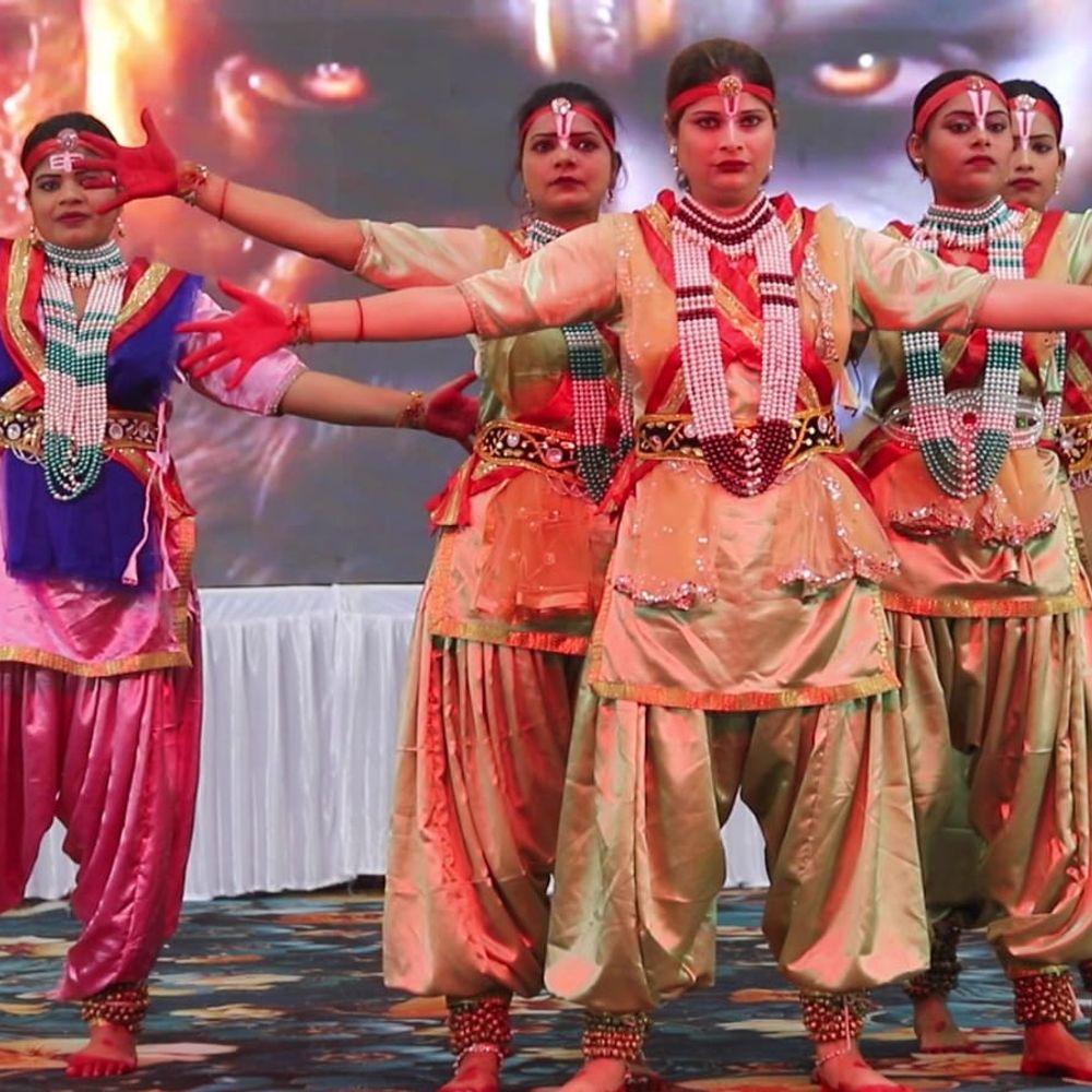 चित्रकूट में राष्ट्रीय रामायण मेले का दूसरा दिन:संतों ने कहा-जो दूसरों के दुख से दुखी हो वह संत और जो उसके निवारण का प्रयास करे वह संता