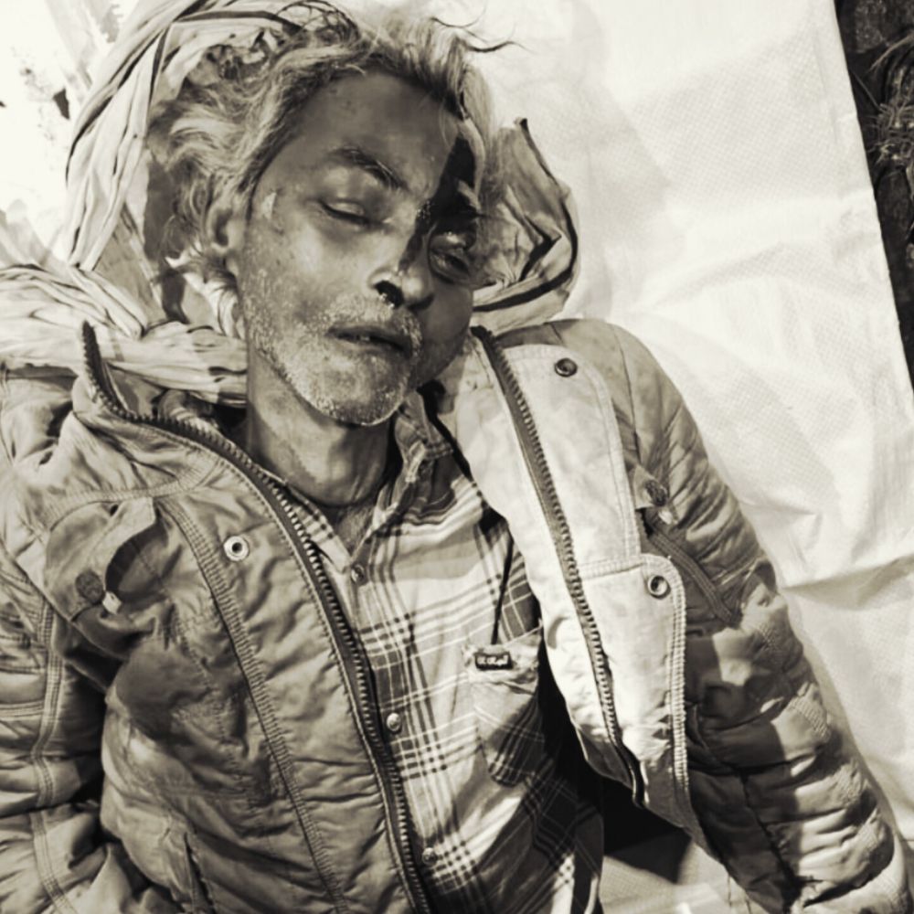 इटावा के स्टेशन के पास ट्रेन से कटा युवक:पुलिस शिनाख्त में जुटी, शव मोर्चरी में रखवाया गया