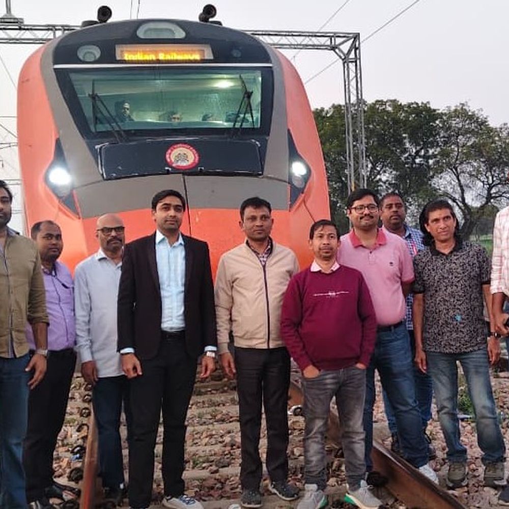 कवच प्रणाली का 160 किमी/घंटा पर सफल परीक्षण:उत्तर मध्य रेलवे ने दादरी-टुंडला खंड पर वंदे भारत के साथ किया