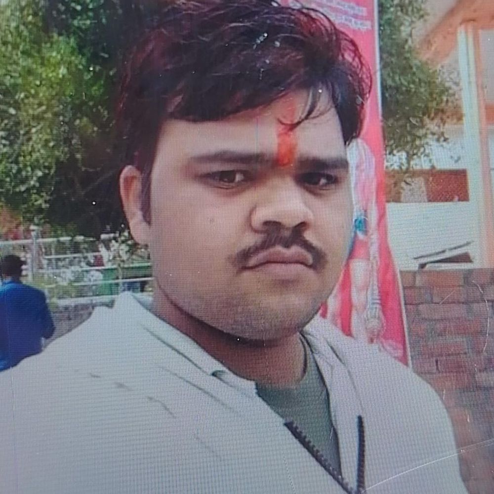 युवक ने घर में फांसी लगाकर की आत्महत्या:पत्नी के वापस न लौटने से परेशान था, दरवाजा तोड़कर निकाला गया श‌व