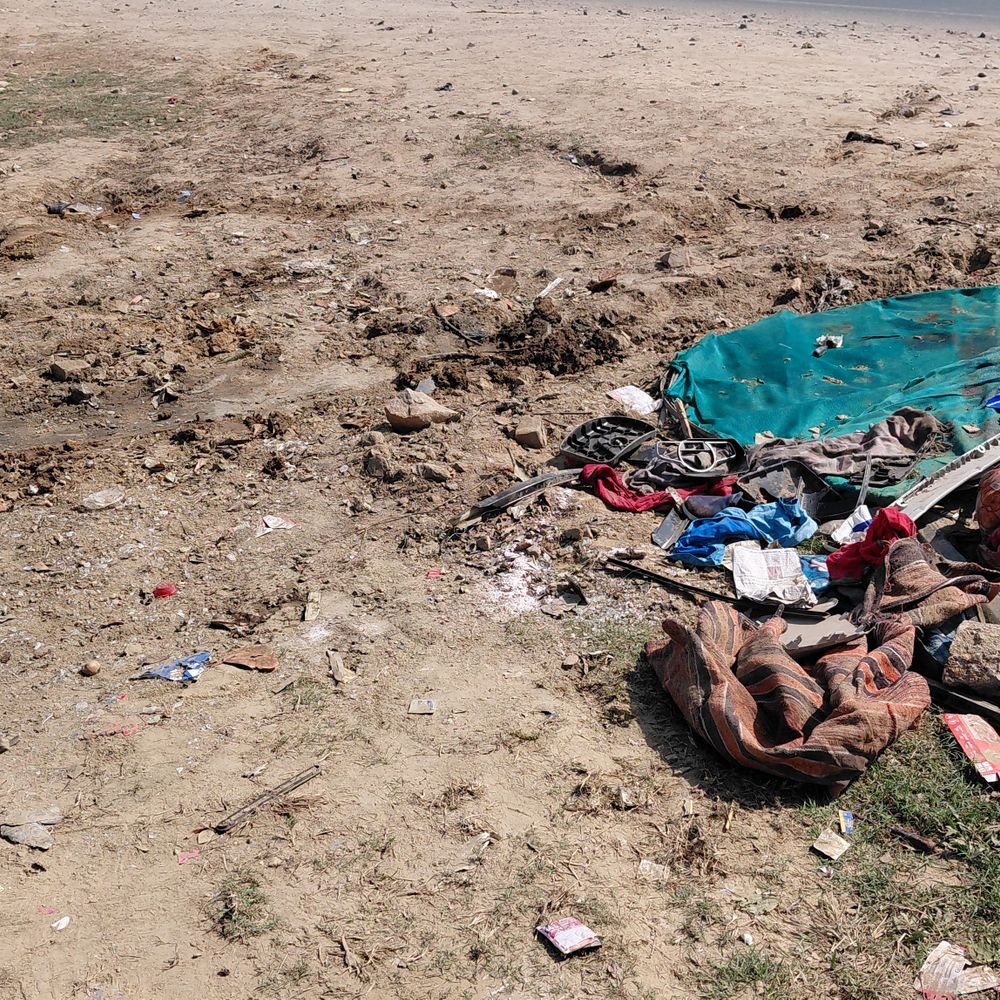 सिर में चोट से हुई थी कार सवारों की मौत:सड़क से ढाबा तक घिसट का पहुंच गई थी गाड़ी, डीसीएम में लोड थे रोल