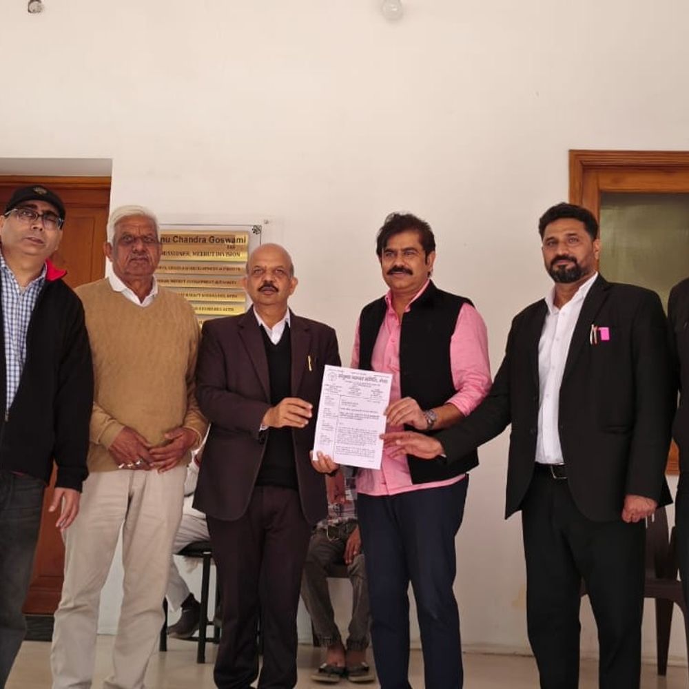 मेरठ व्यापारी संघ ने पीएम से मांगा समय:सेंट्रल मार्केट के व्यापारियों की आजीविका बचाने को सौंपा ज्ञापन