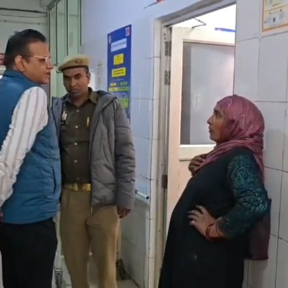 फतेहपुर अस्पताल में एक्सरे टेक्नीशियन पर FIR दर्ज:मरीज से 100 रुपये रिश्वत लेने का आरोप, निलंबन की कार्रवाई