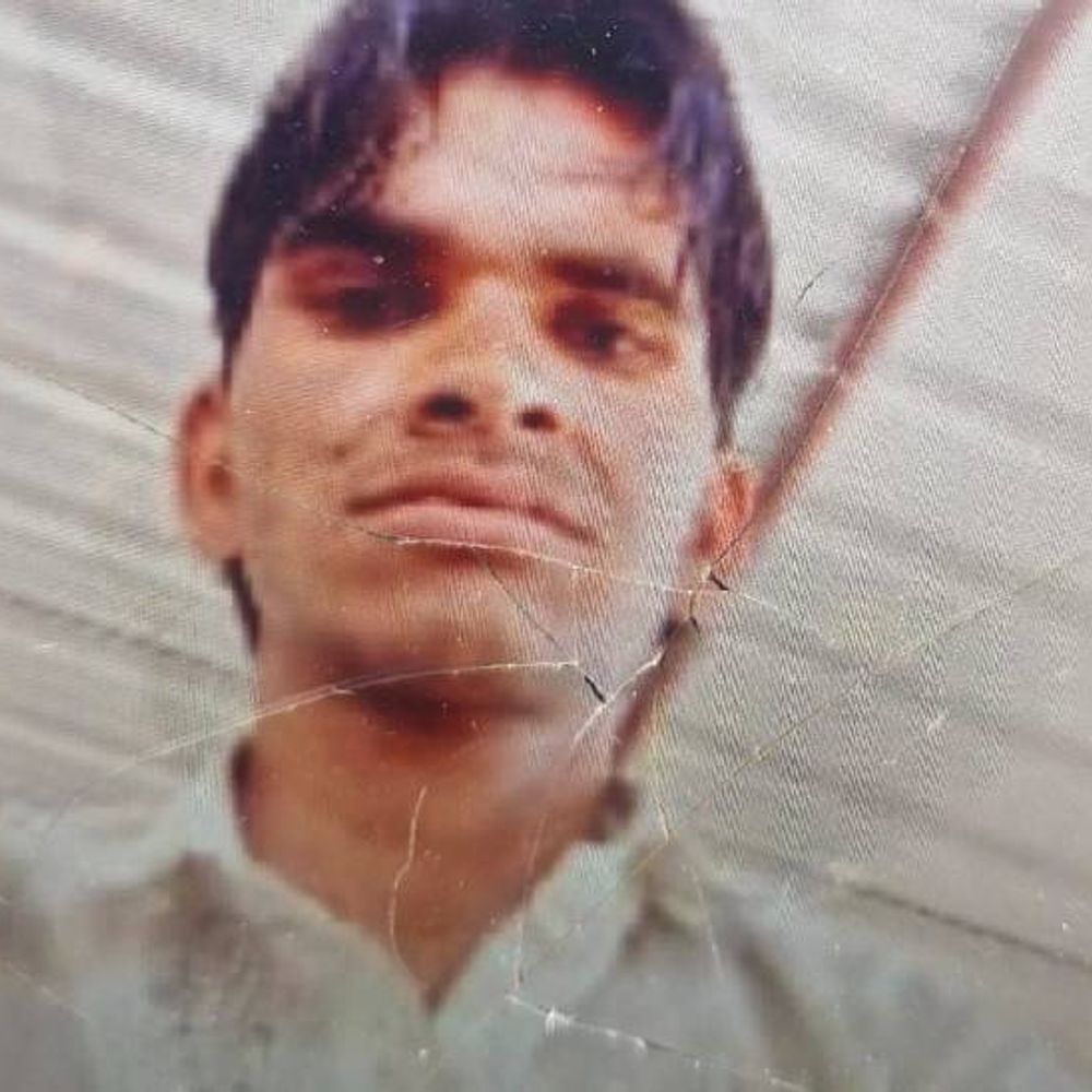 झांसी में किसान ने खेत पर सुसाइड किया:ससुर ने बताया- जंगली जानवरों ने फसल खराब की, इससे दुखी होकर जहर खाया