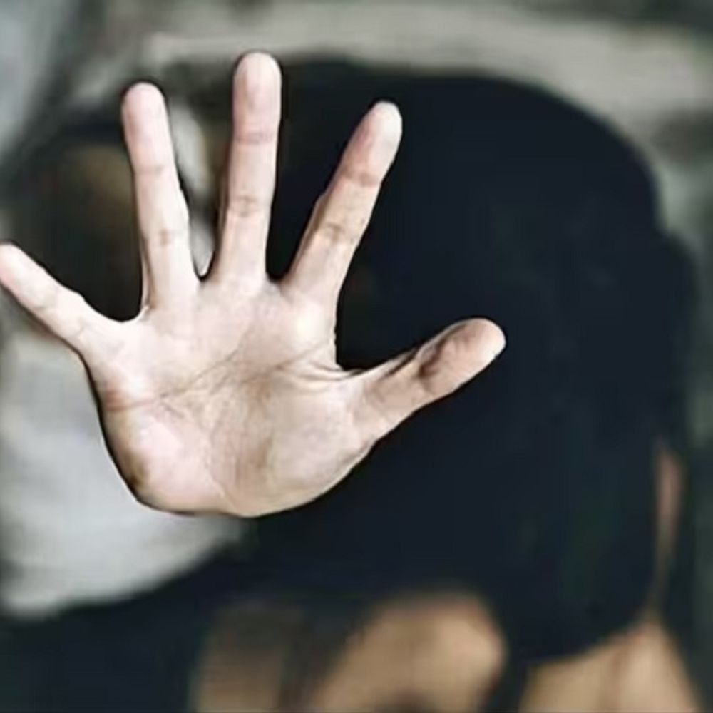 पंचायत सहायक ने दोस्त के साथ किया छात्रा से दुष्कर्म:बागपत के बड़ौत में एक होटल के अंदर हुई सामूहिक दुष्कर्म की वारदात, दोनों गिरफ्तार