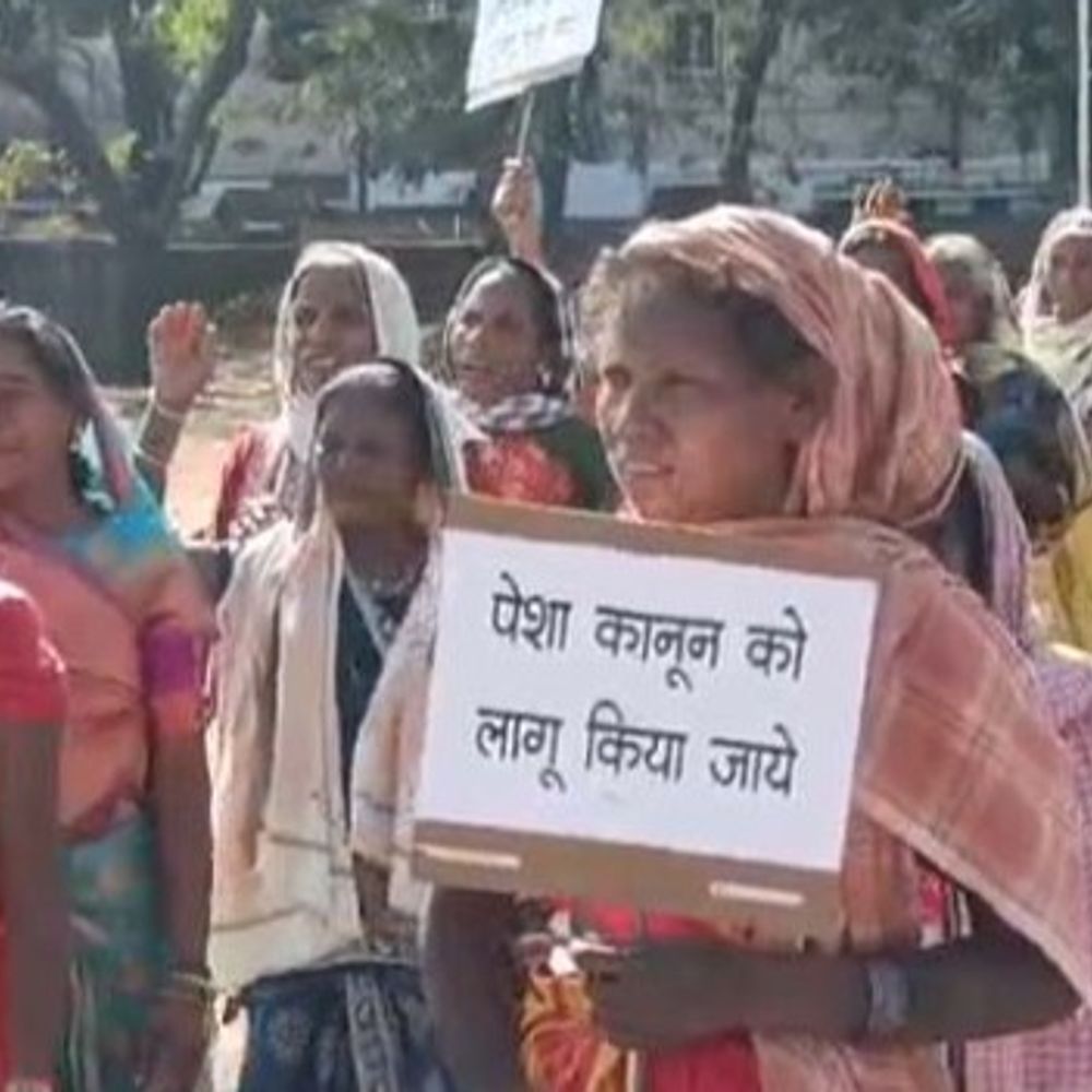 23 दिनों से आंदोलन कर रहे ग्रामीण कलेक्ट्रेट पहुंचे:  रायगढ़ में भूमि अधिग्रहण-पुनर्वास समेत 10 मांगो को लेकर सौंपा आवेदन, अधिकारी बोले- जल्द समस्या का निराकरण करेंगे – Raigarh News