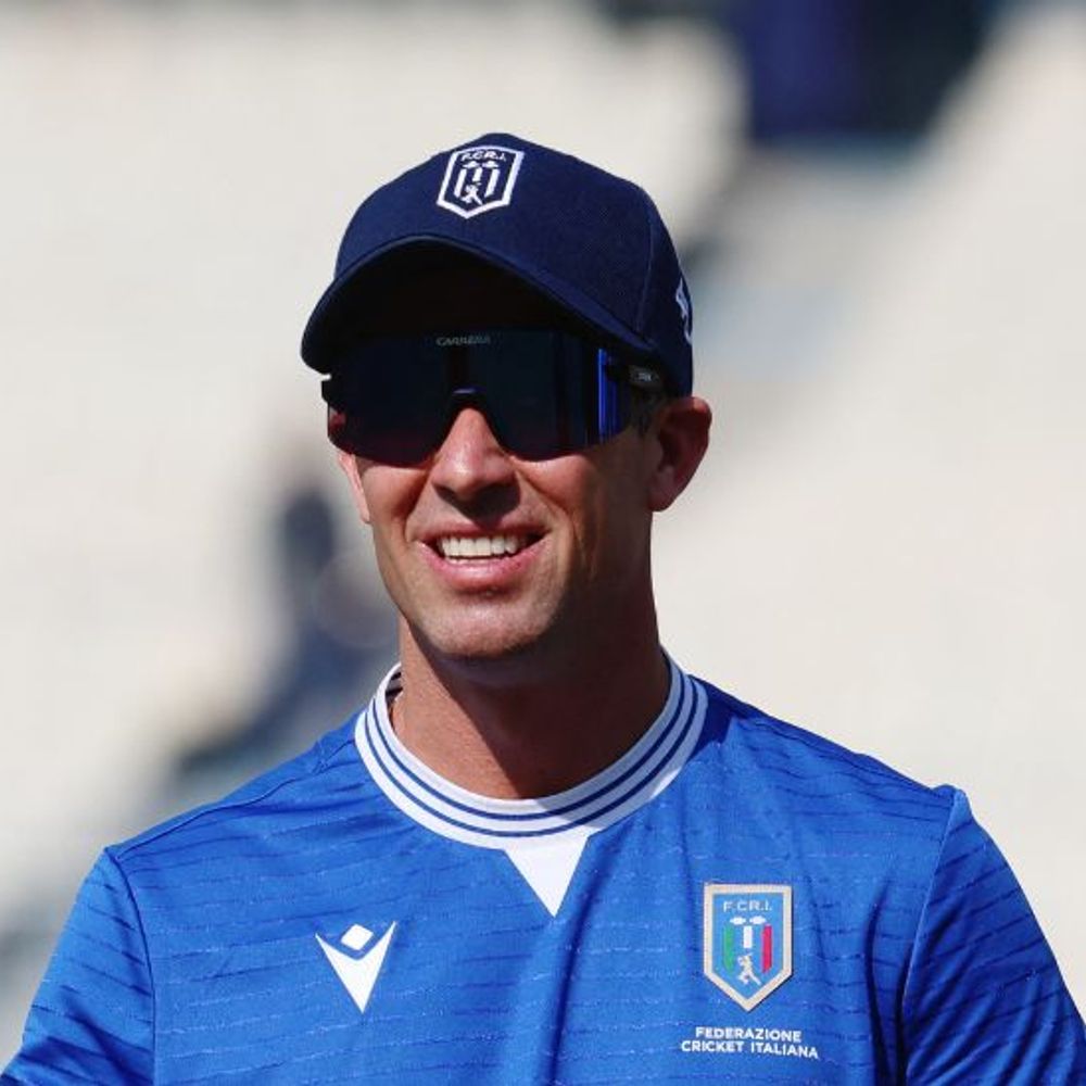 टी-20 वर्ल्डकप- जोस बटलर 3 रन बनाकर आउट:फिल सॉल्ट ने चौके से टीम का खाता खोला; इटली के खिलाफ इंग्लैंड का स्कोर 26/1