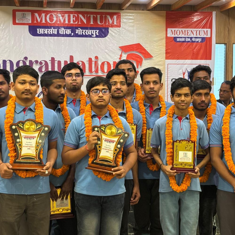 JEE Mains में गोरखपुर के स्टूडेंट्स ने लहराया परचम:99.77 परसेंटाइल लाकर शिवांश बने टॉपर, मोमेंटम और एकेडेमिक ग्लोबल स्कूल का बोलबाला