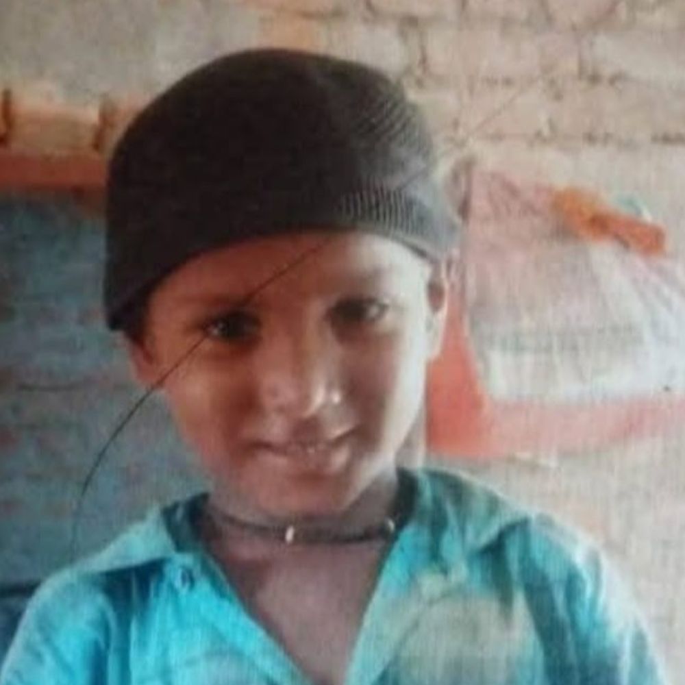 जौनपुर में गड्ढे में मिला बच्चे का शव:घर के बाहर खेलते समय गिरने की आशंका, पुलिस ने पोस्टमॉर्टम को भेजा