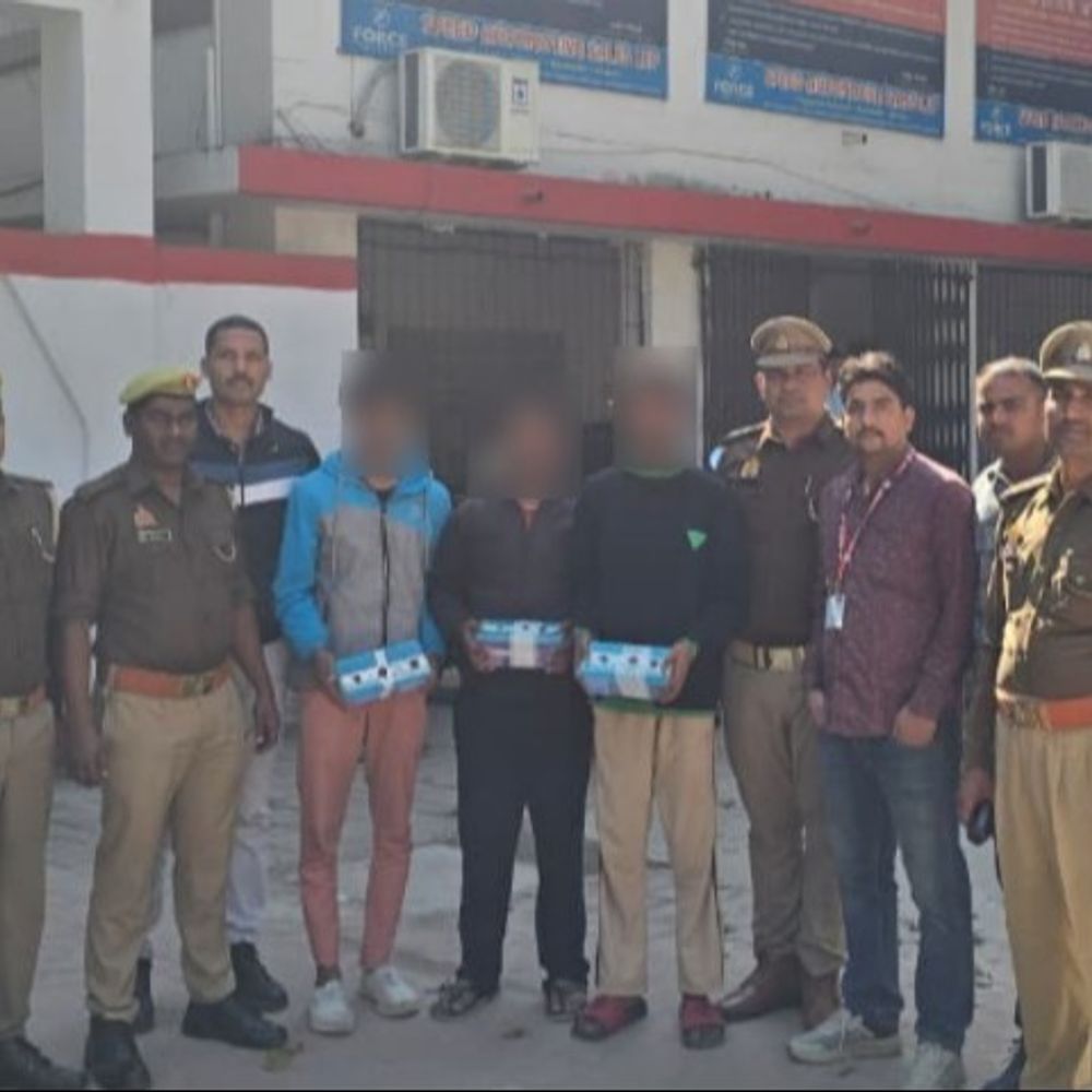 प्रयागराज में साइबर ठगी करने वाला गिरोह पकड़ा:फोन हैक कर रुपये उड़ाए, बैंक अफसर बनकर की ठगी