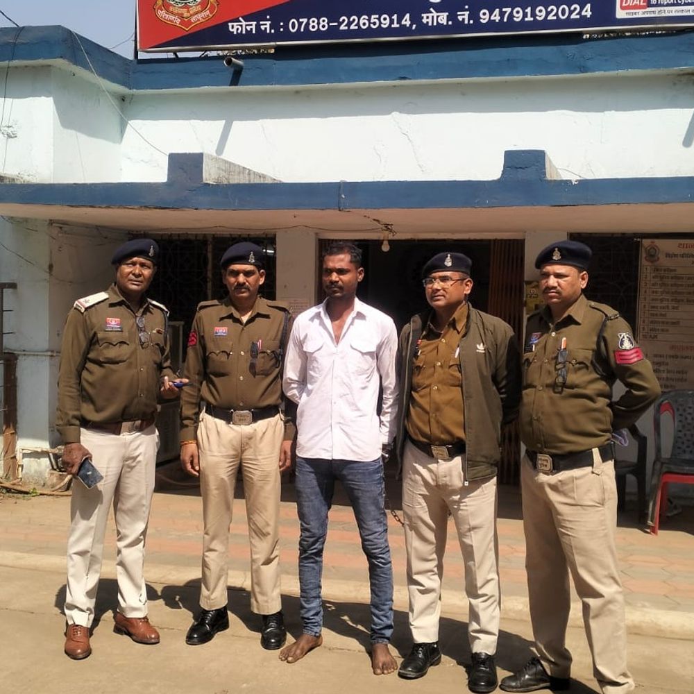 एकतरफा प्यार में युवक का जानलेवा हमला:  मंदिर से लौट रही युवती पर चलाया ताबड़तोड़ कटर, युवती के शरीर पर 60 टांके, ICU में भर्ती, आरोपी गिरफ्तार – durg-bhilai News