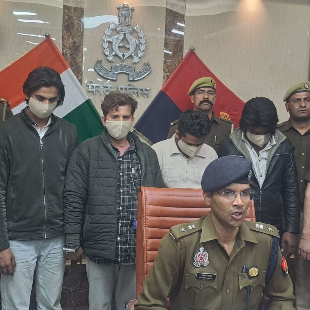 सोशल मीडिया के जरिए ठगी करने वाले 4 अरेस्ट:मेरठ में डेकोरेटिव हैंडिक्राफ्ट आयटम दिखाकर नहीं करते थे डिलेवरी