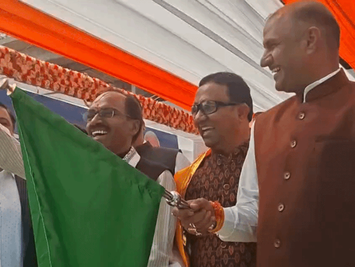 उदयपुर से अहमदाबाद तक वंदे भारत एक्सप्रेस शुरू:सिर्फ 4.45 घंटे में पहुंचेगी, चित्तौड़गढ़ से सूरत तक कनेक्ट होगी, जानिए किराया