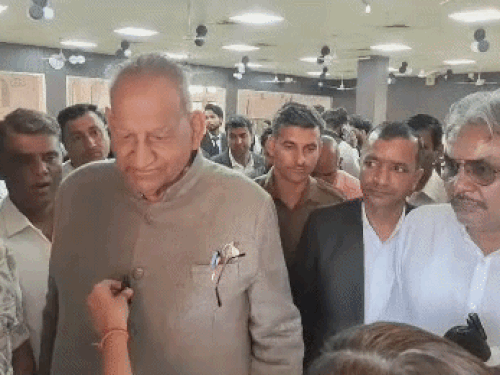 रोहतक में बोले रामकुमार गौतम, नहीं कटेगी किसी की पेंशन:  बेटे के लिए वोट मांगने पहुंचे बार एसोसिएशन, कहा-अल्ला बचाए मीडिया से – Rohtak News