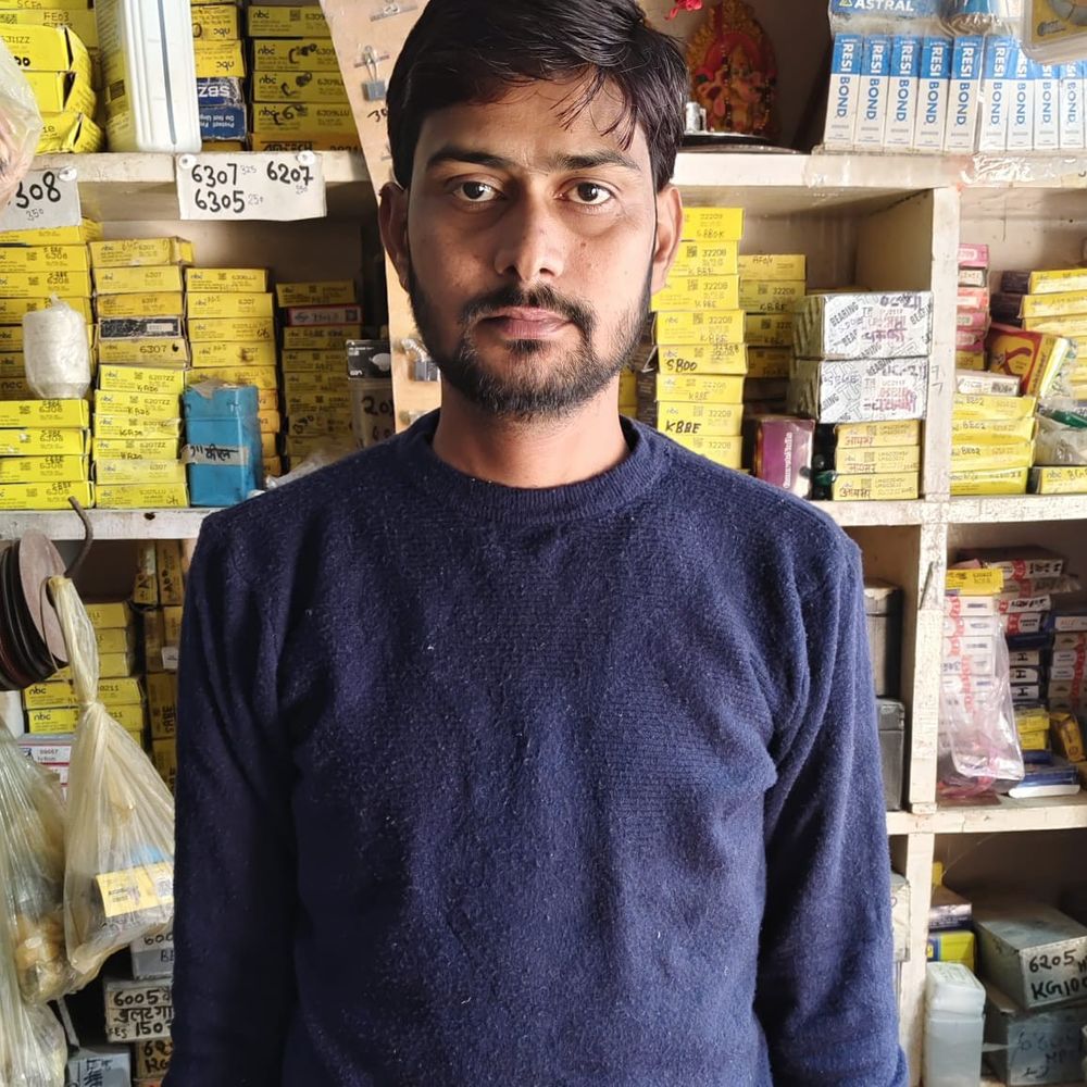 औरैया में युवक की ट्रेन से कटकर मौत:पत्नी को किया था आखिरीकॉल, पुलिस जांच में जुटी