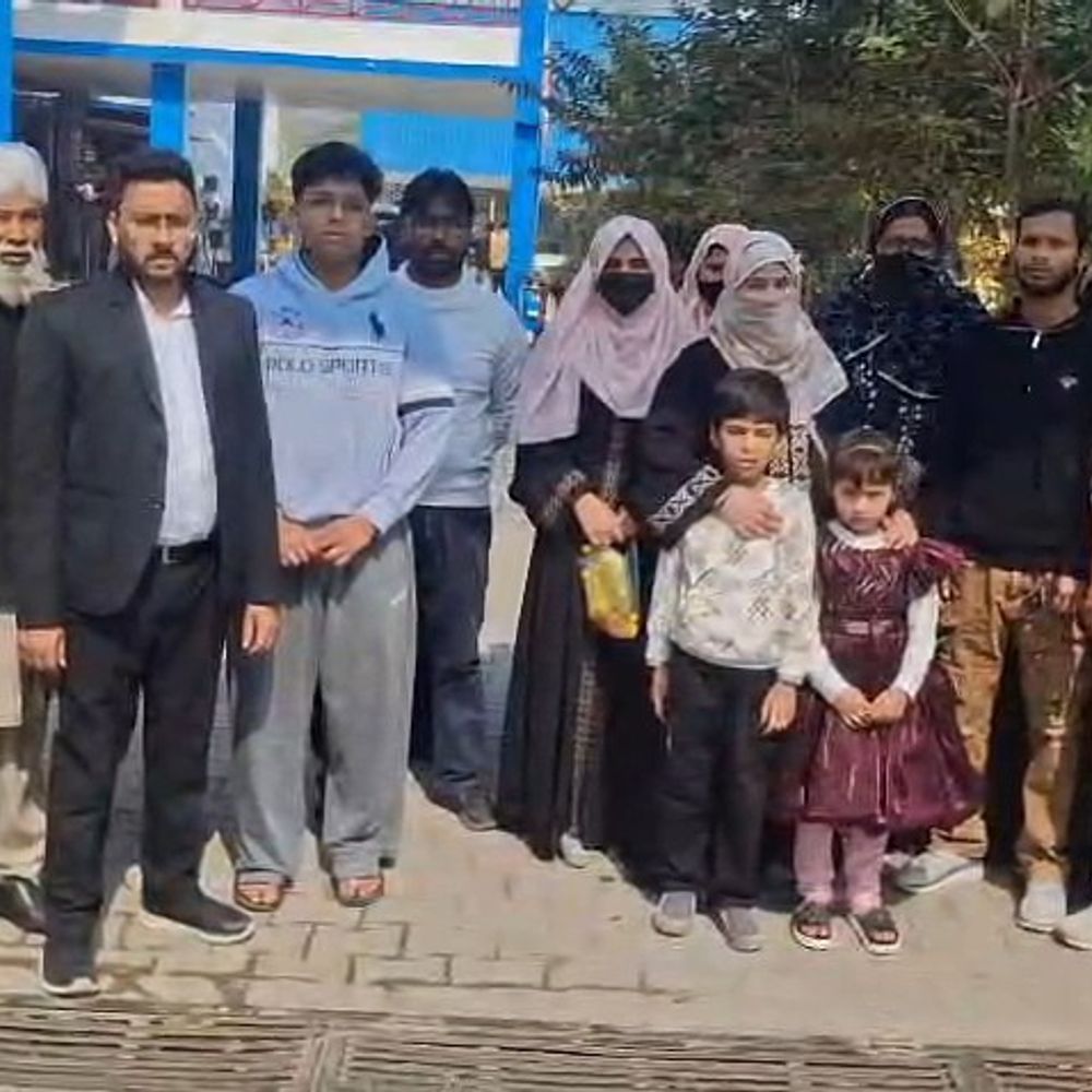 न्यायिक कर्मी राशिद हुसैन के हत्यारोपियों की गिरफ्तारी की मांग:अमरोहा में 11 जनवरी को हुई थी वारदात, एसपी से मिले परिजन