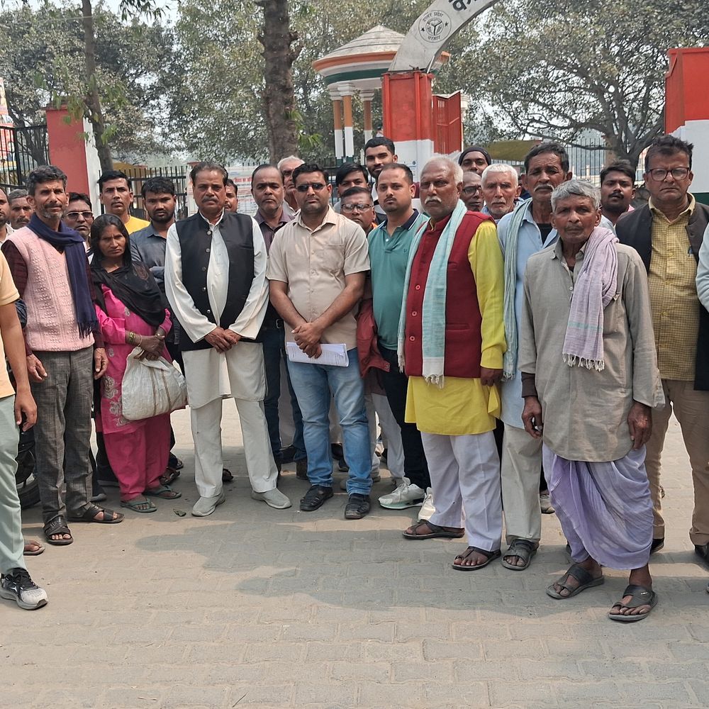 कुशीनगर में एक्सप्रेसवे रूट बदलाव का विरोध:नागरिकों ने डीएम को ज्ञापन सौंपा, नया रूट नगर पंचायत के बीच से प्रस्तावित