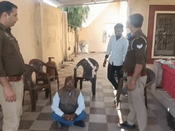 झांसी में कांग्रेस के जिलाध्यक्ष हाउस अरेस्ट:  लखनऊ में विधानसभा घेरने जा रहे थे,आधी रात को पुलिस ने कॉलोनी में भी बिठाया पहरा – Jhansi News