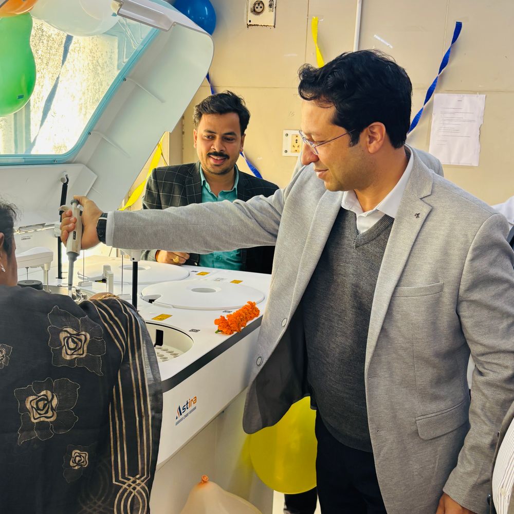 बिजनौर मेडिकल कॉलेज को मिली जांच मशीन:24 घंटे बायोकेमिस्ट्री जांचें अब होंगी तेज और सटीक, 400 जांच हर घंटे होंगी