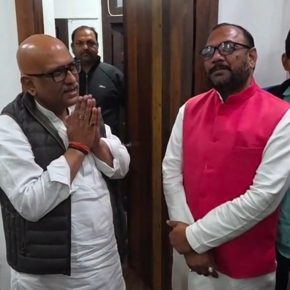 कांग्रेस जिलाध्यक्ष पुलिस को चकमा देकर लखनऊ रवाना:प्रतापगढ़ में मनरेगा बचाओ आंदोलन के विधानसभा घेराव में शामिल होने