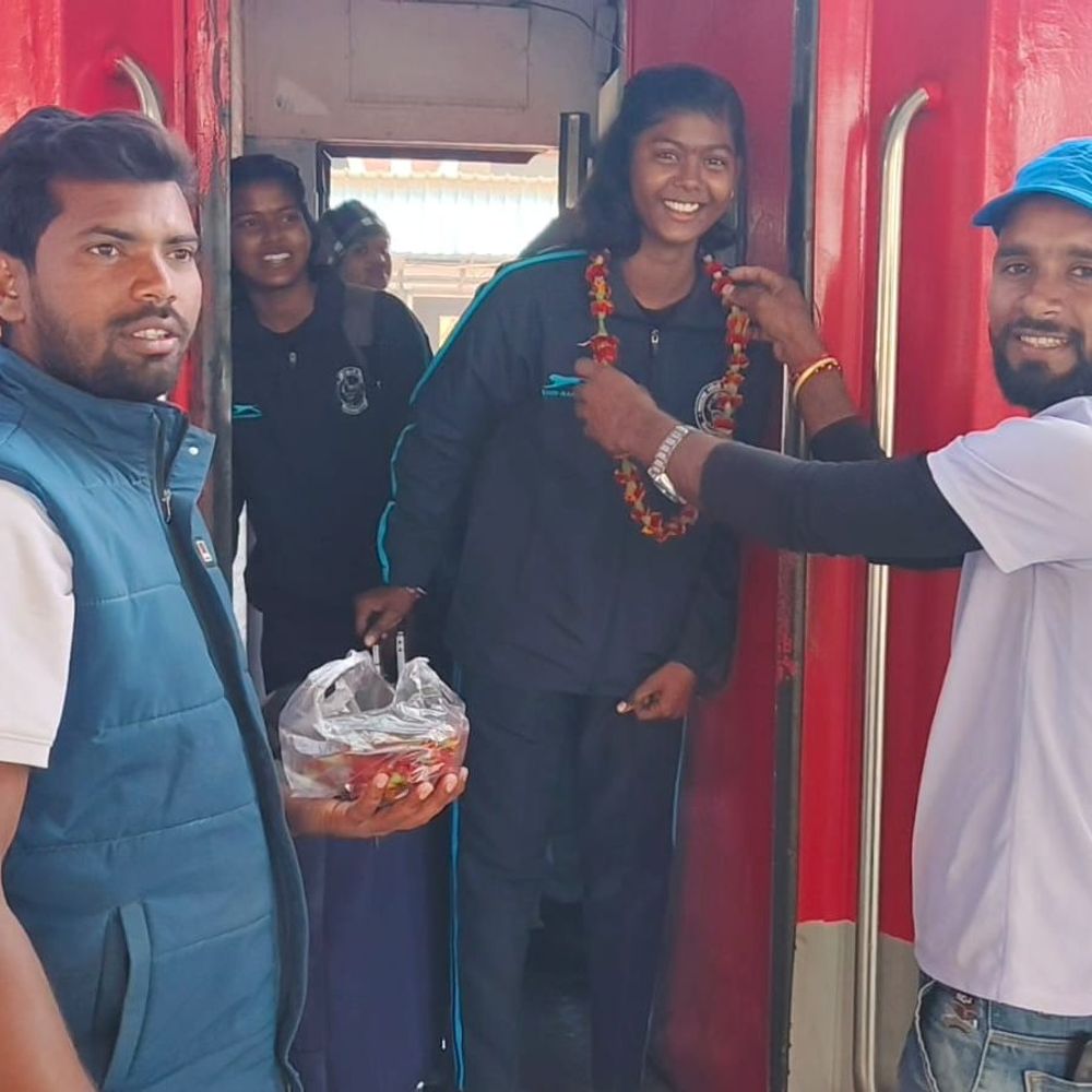 भदोही की दो खो-खो खिलाड़ियों ने किया गौरवान्वित:काशी विद्यापीठ टीम से खेलकर चैंपियनशिप में 8वां स्थान प्राप्त किया