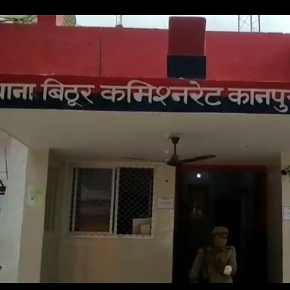 बिठूर में दुल्हन के कमरे से लैपटॉप-नकदी चोरी:CCTV में कमरे के अंदर घुसता दिखाई दिया चोर, पुलिस ने केस दर्ज किया
